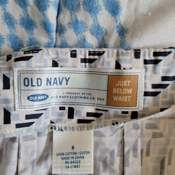 Old Navy A-Line Pleated Flare Skirt with Geometric pattern. Size 8 - Picture 2 of 3